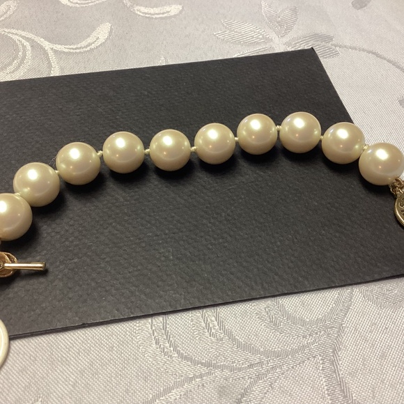 MONET 75 ANNIVERSARY. LARGE FAUX PEARL BRACELET TAGS STILL ON. 💃 - Picture 3 of 7
